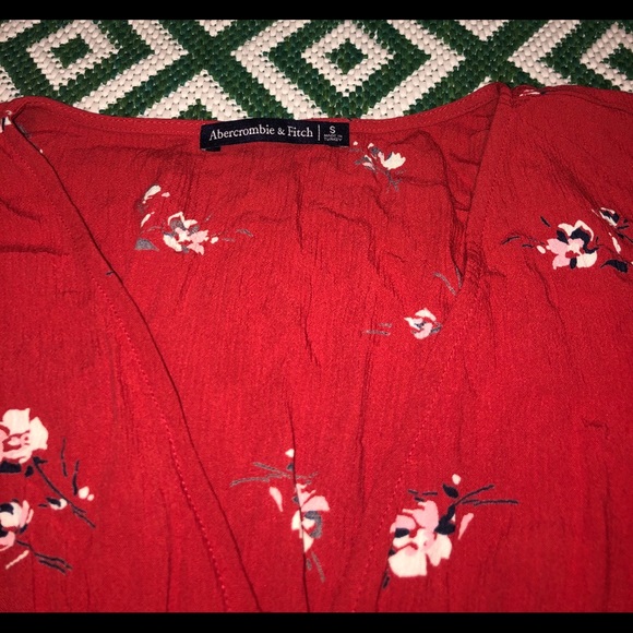 Abercrombie & Fitch • crop top 🏵 - Picture 3 of 3